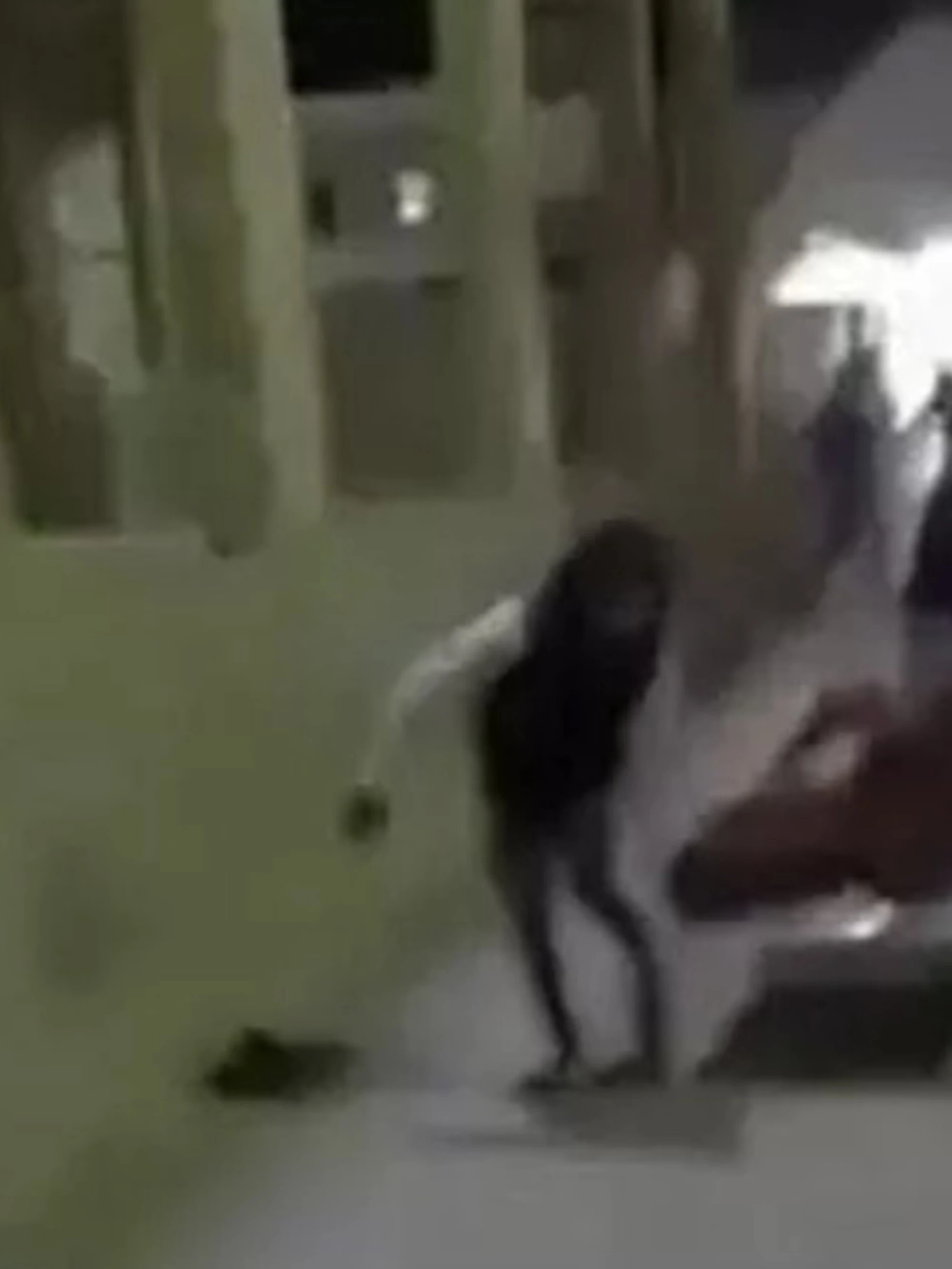 Bombe sull'ospedale Battista a Gaza