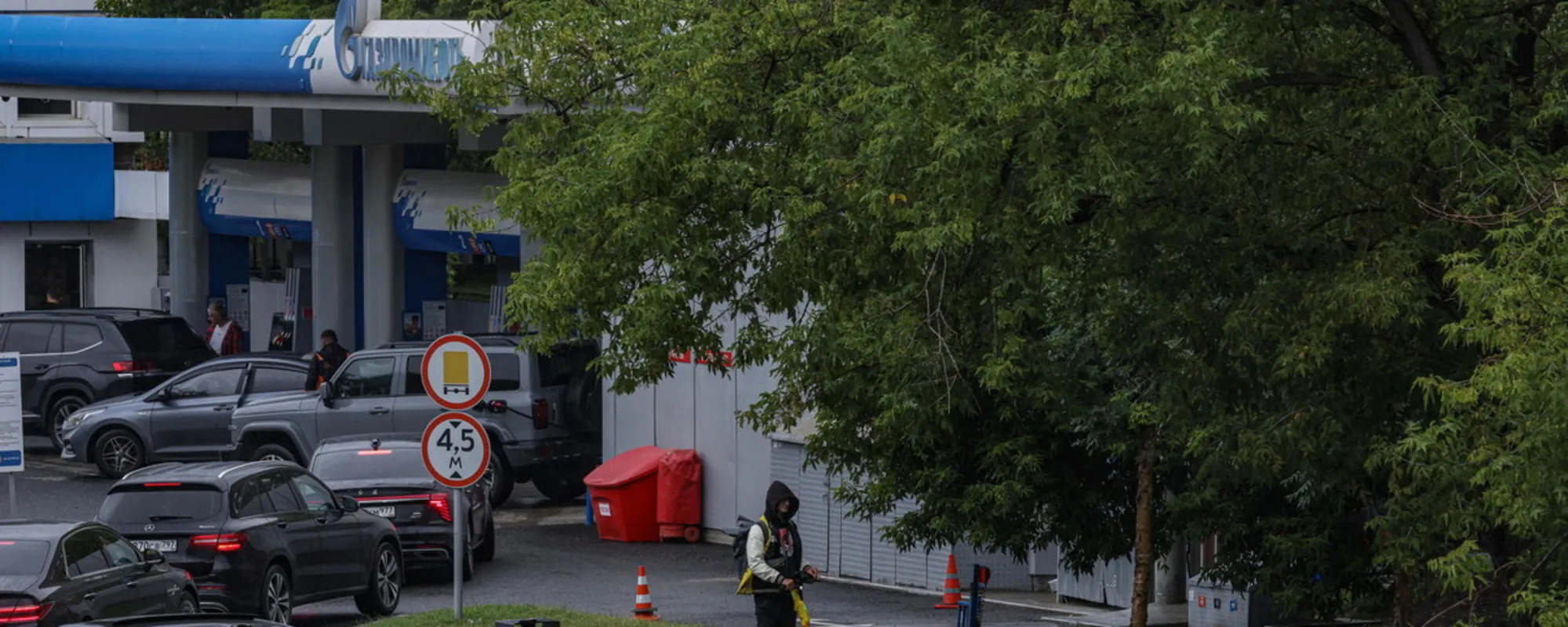 Risse ai distributori di benzina, scene di panico e pioggia di arresti: cosa sta succedendo in Russia