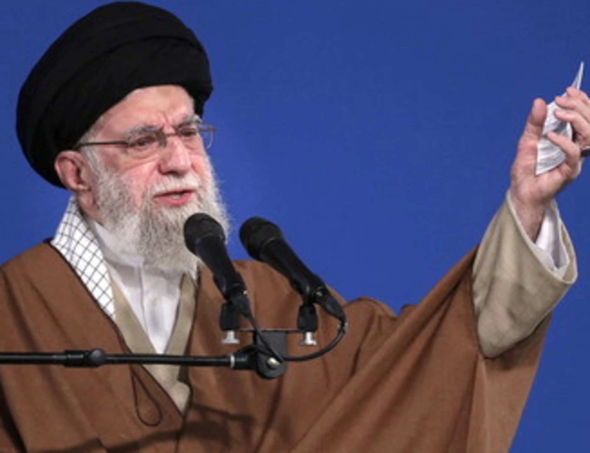 Tregua in Iran, panico a sinistra: ecco chi sono le vedove di Khamenei