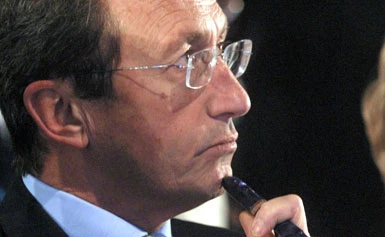 Fini difeso dai suoi: "Siamo tutti con te"