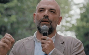 Roberto Saviano difende Spin Time e si schiera con l'illegalità