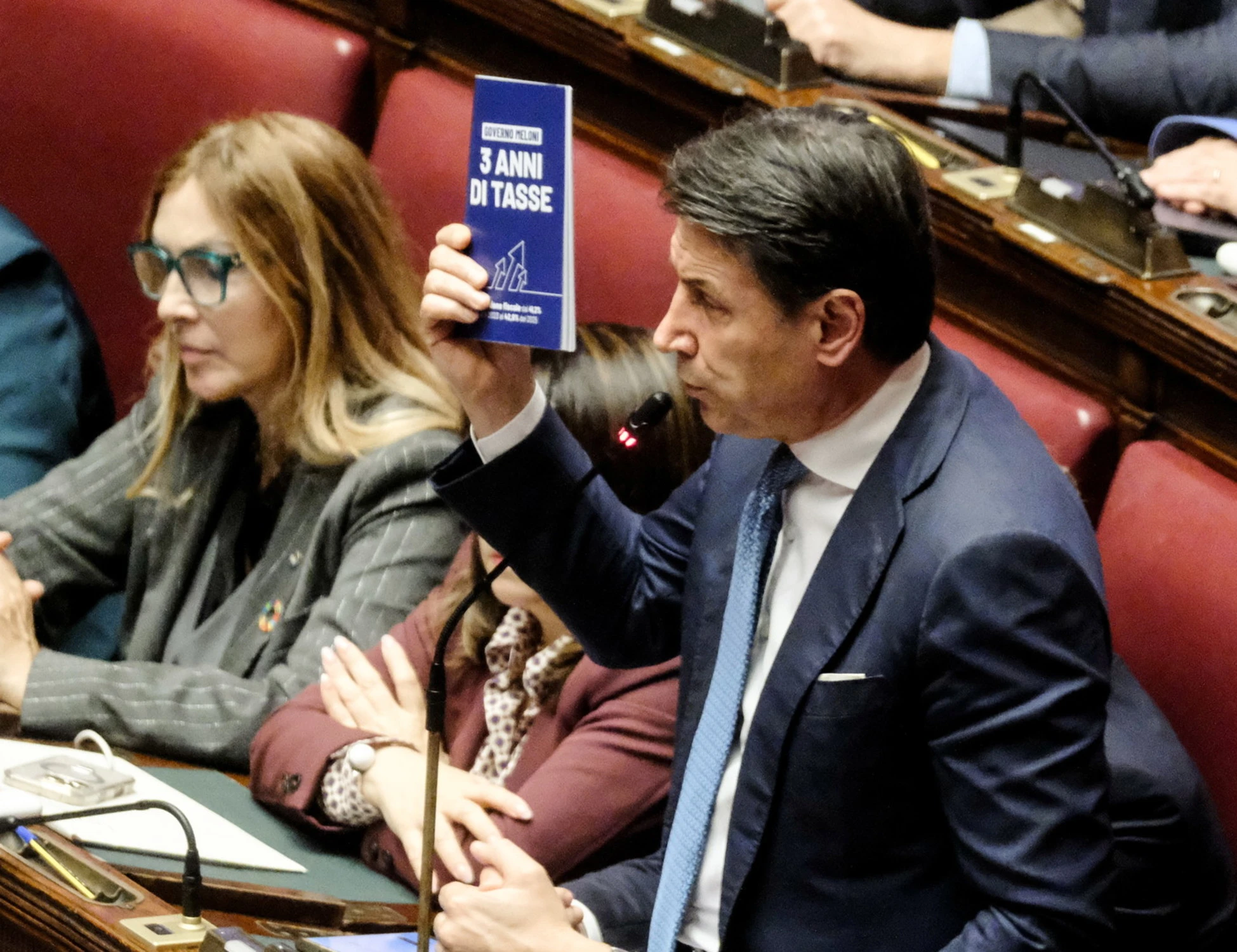 Giuseppe Conte e il colpo di teatro per rubare la scena a Schlein