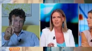 Diego Fusaro a Stasera Italia, il dito alzato che innervosisce la Lorenzin: "Contagi in aumento? Ma se non dite..."