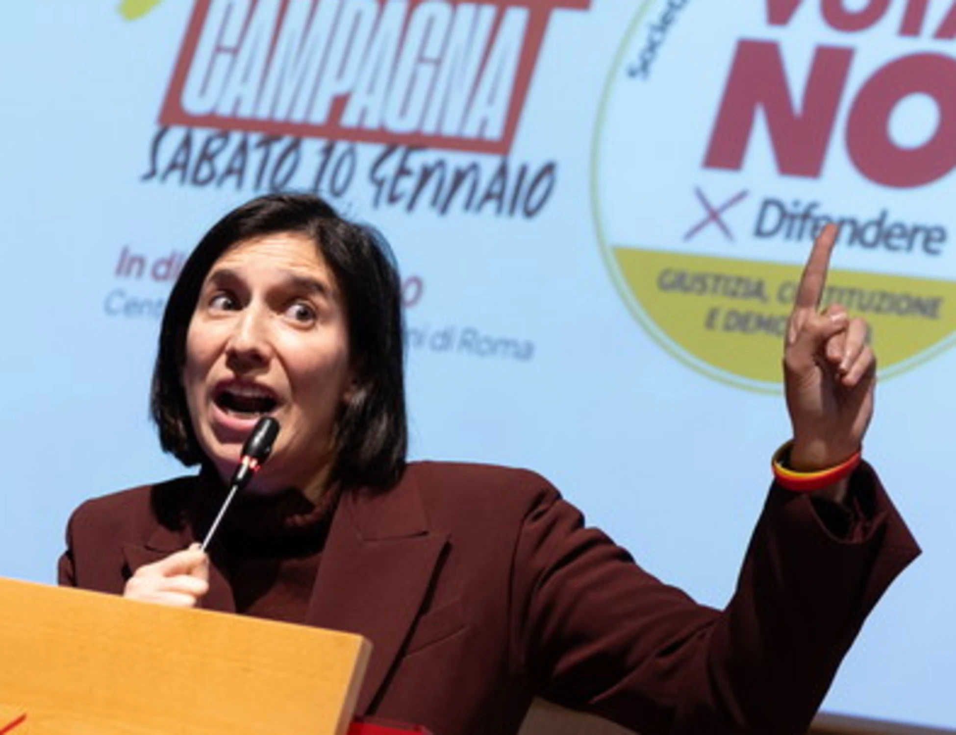 Elly Schlein, rivolta nel Pd contro la segretaria: "Come fai a stare con un narcos?"