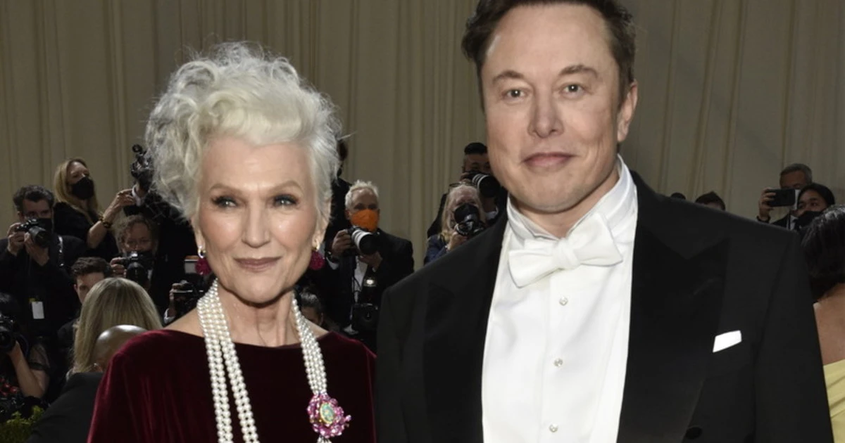 Elon Musk, "la madre un pericolo per la sicurezza nazionale: l'ultima paranoia