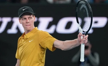 Jannik Sinner travolto dalle critiche: "Vergognoso". Il giallo dell'"orario diurno"