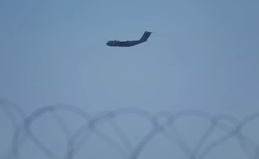 Iran, guerra nel golfo: la giornata. Macron: "Operazione militare a Hormuz irrealistica”. Vienna nega il sorvolo agli Usa