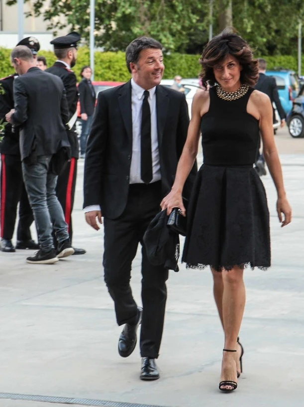 Agnese Renzi, nuovo look al maggio Fiorentino con il marito Matteo