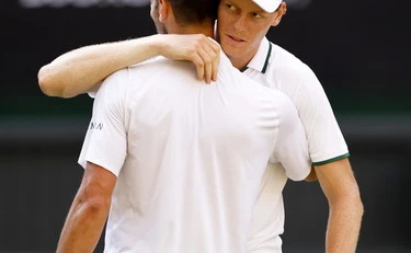 Jannik Sinner Ã¨ in palestra? Arriva Djokovic: il gesto da campione del serbo