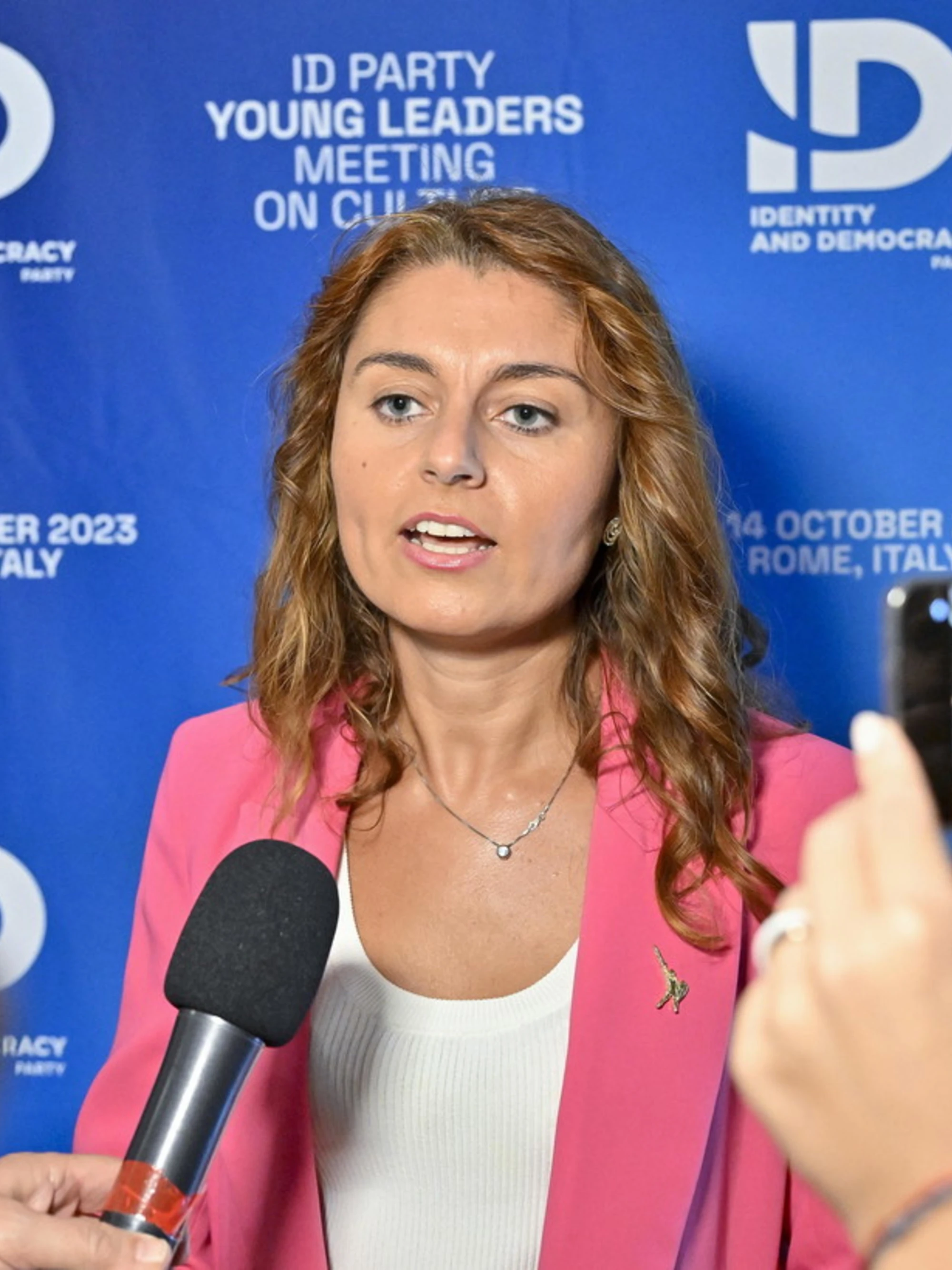 Susanna Ceccardi contro Ursula von der Leyen: "Ha sostenuto lei l'intesa con Putin"
