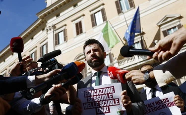 Sinistra a caccia dei voti animalisti: 3 giorni di permesso se muoiono cane e gatto