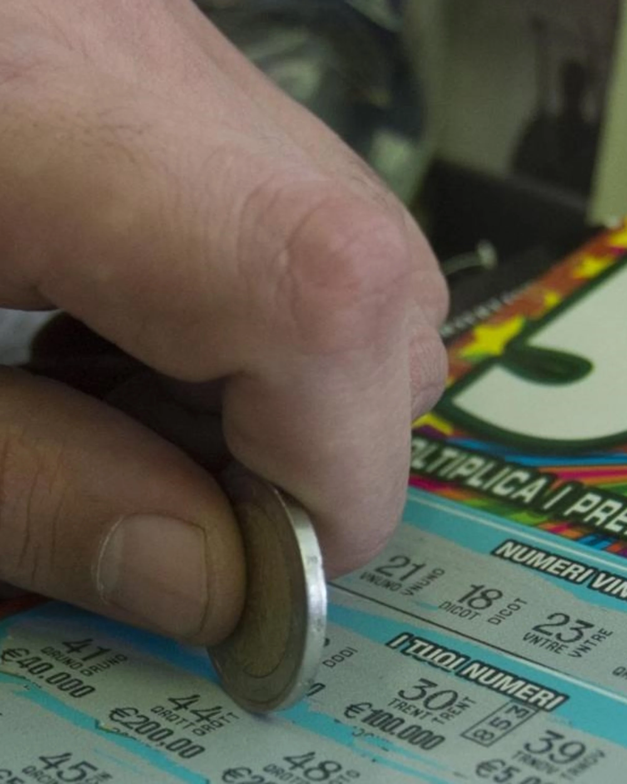 Gratta e Vinci, vince 50mila euro ma non si accorge. E poi...