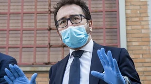 Matteo Salvini dopo la rivolta e le violenze nella notte nel carcere di Santa Maria Capua Vetere: "Bonafede, sveglia!"