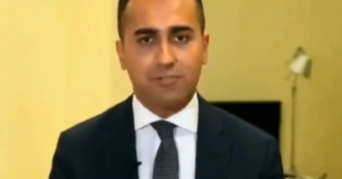 Luigi Di Maio esulta per il via libera su Rousseau, ma spunta questo video: "Quelli del Pd rubano i bambini con l'elettroshock"