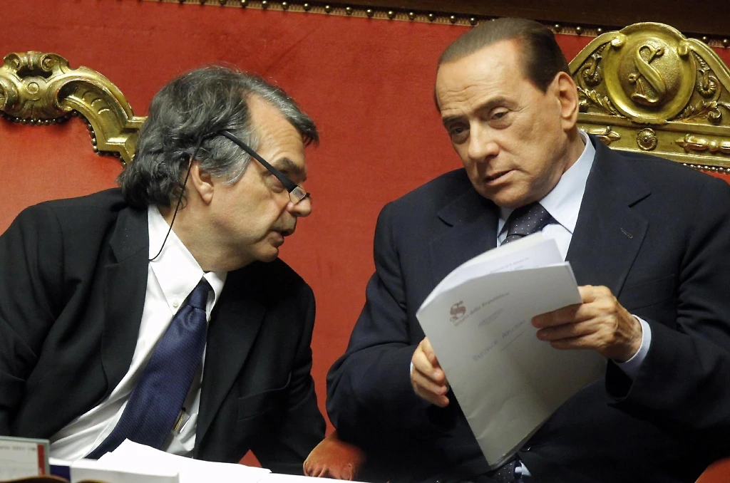 Renato Brunetta scrive a Juncker: "Bocciate la manovra". Silvio Berlusconi sbotta: "Iniziativa personale"