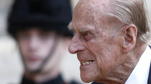 Principe Filippo di Edimburgo trasferito in un altro ospedale. "Controlli", cos'ha davvero, panico a Palazzo