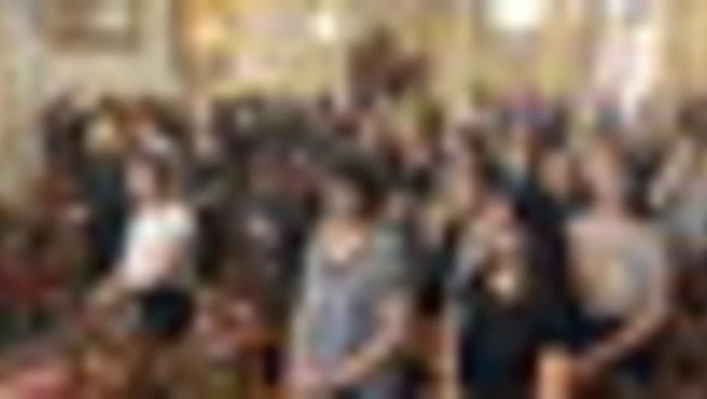 A Gaza i funerali delle vittime del raid contro la chiesa cattolica