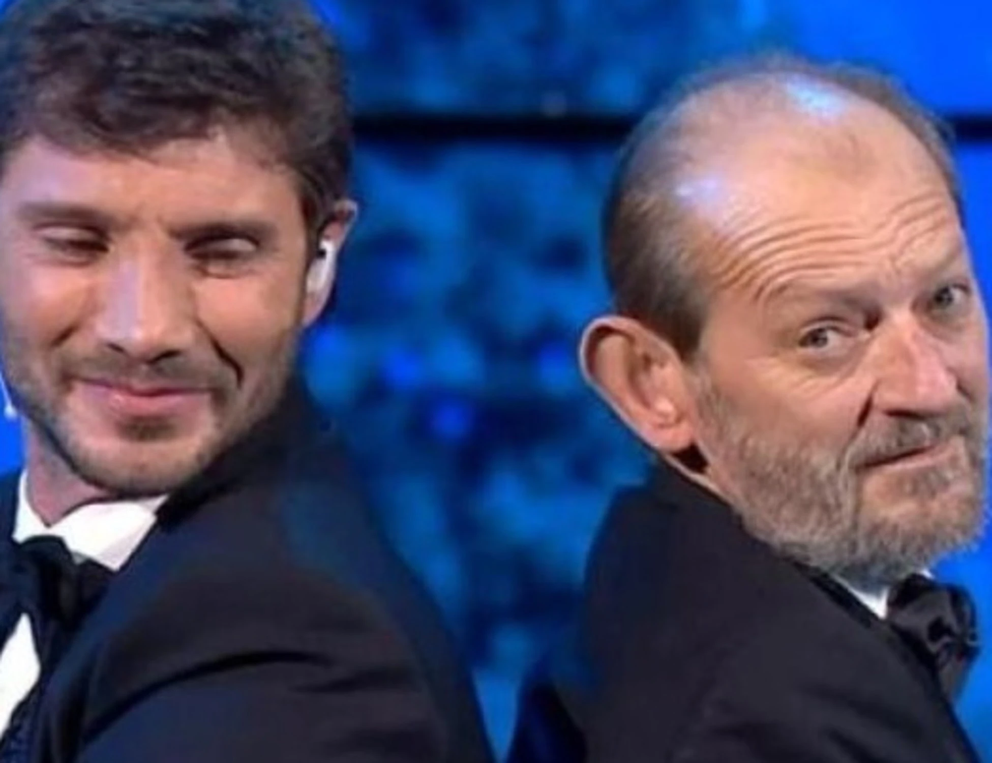 Stefano De Martino, dolore ai funerali del padre: "Danza in cielo"