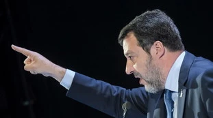 Matteo Salvini, "utero in affitto reato universale: fermare lo squallido business"
