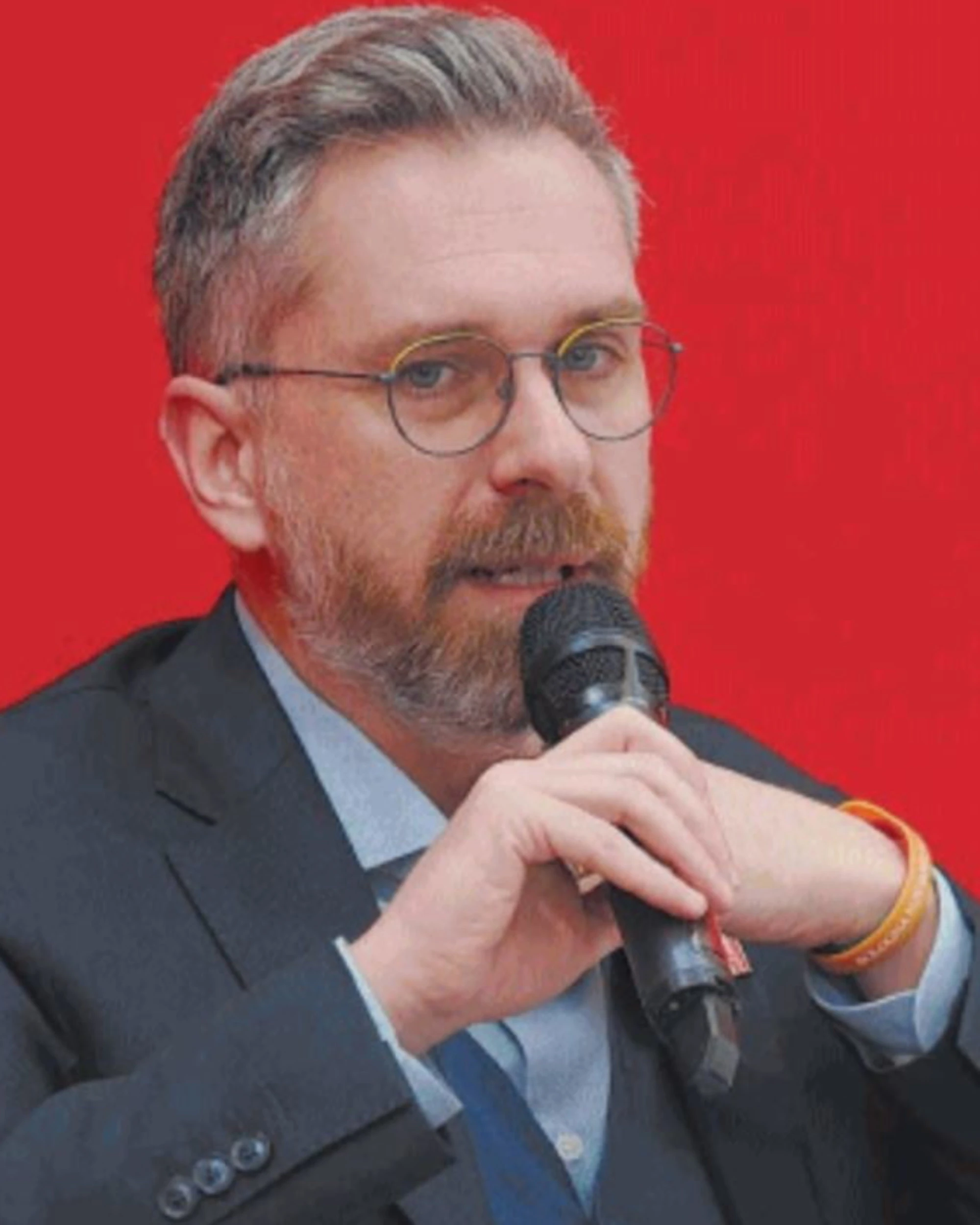 Matteo Lepore in fuga dalle accuse: soldi pubblici, sindaco sotto assedio