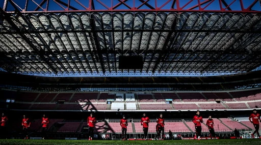 Serie A, Massimo Galli gela i tifosi: "Stadi aperti? Se ne riparla la prossima stagione"