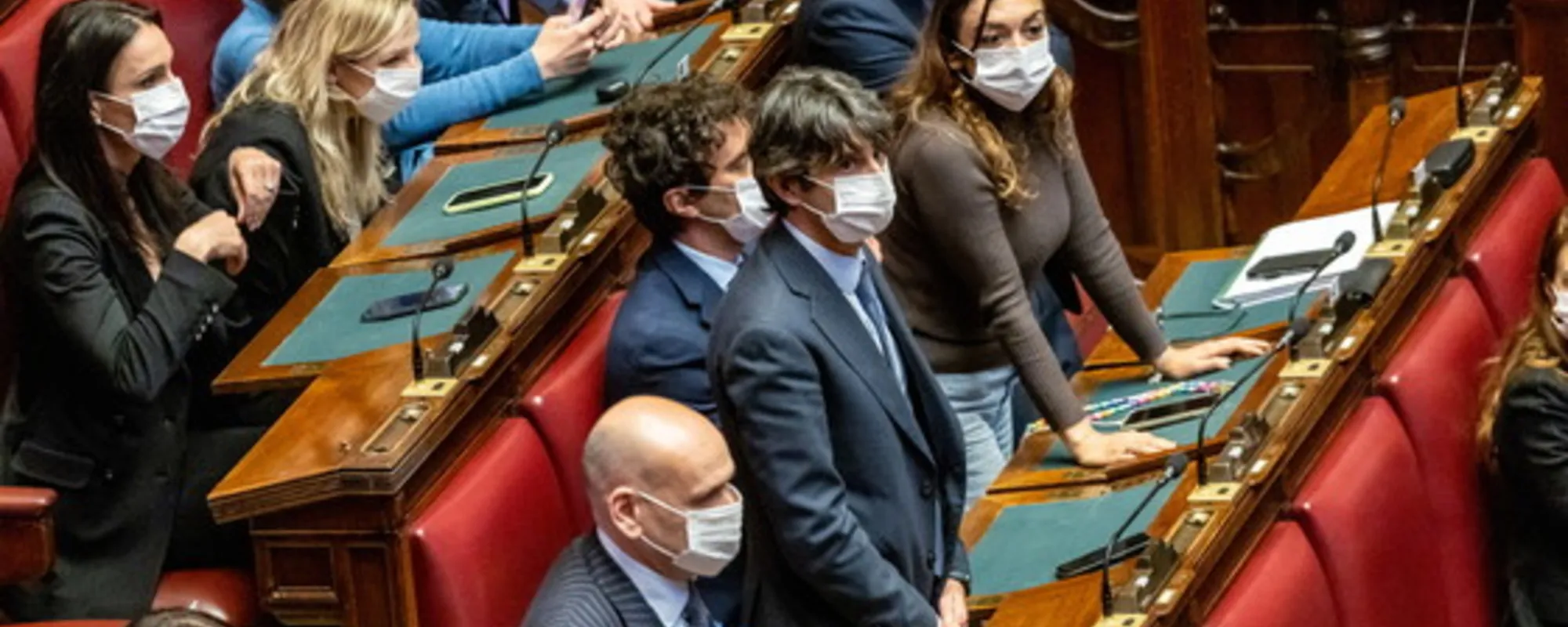 "Vi querelo tutti!": FdI protesta in aula, Giuseppe Conte sbrocca
