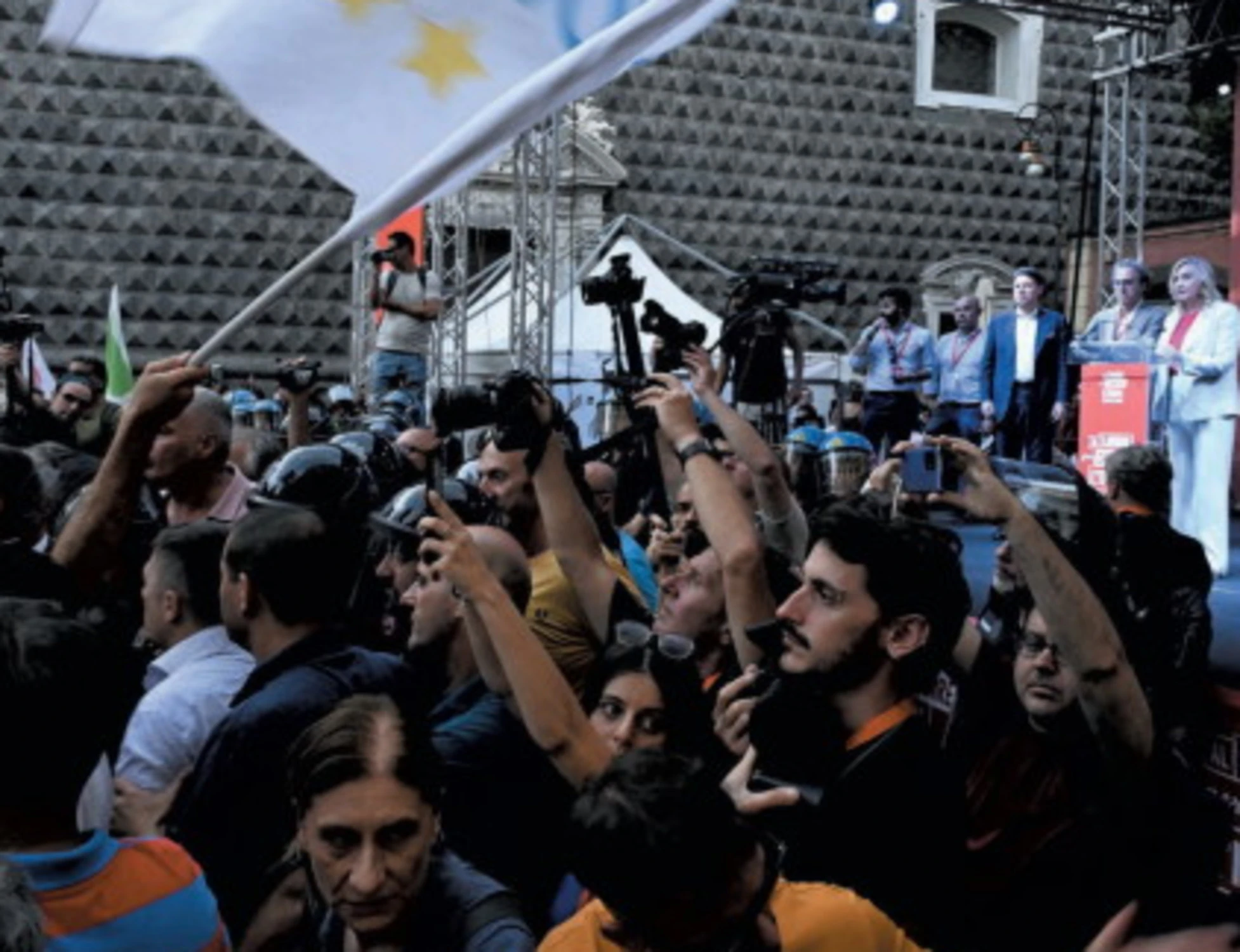 "L'altra sinistra": il piano dei rossi radicali per far saltare in aria il campo largo
