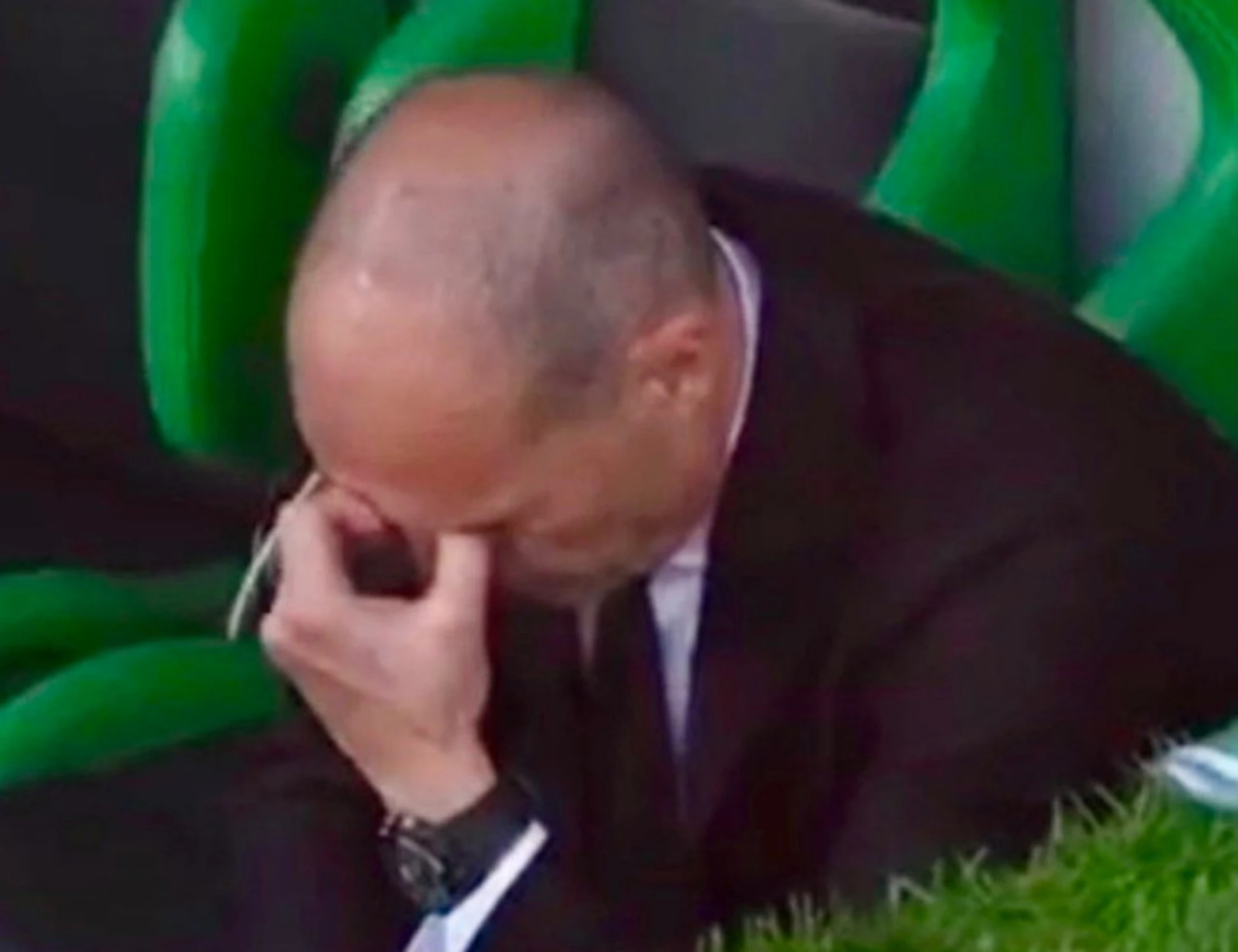 Max Allegri in lacrime in panchina: si avvicina l'addio al Milan?