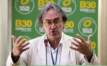 Angelo Bonelli insulta una donna che lo critica: "Ma che cog*** sei?"