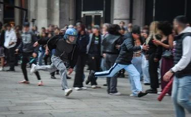 Il "Movimento 17 ottobre" dietro alla guerriglia: "Avanti fino alla caduta del governo"