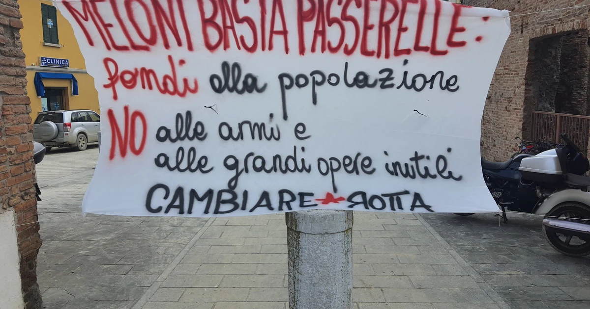 Pd, lo sciacallaggio della sinistra sull'alluvione in Emilia Romagna: quante balle sui social
