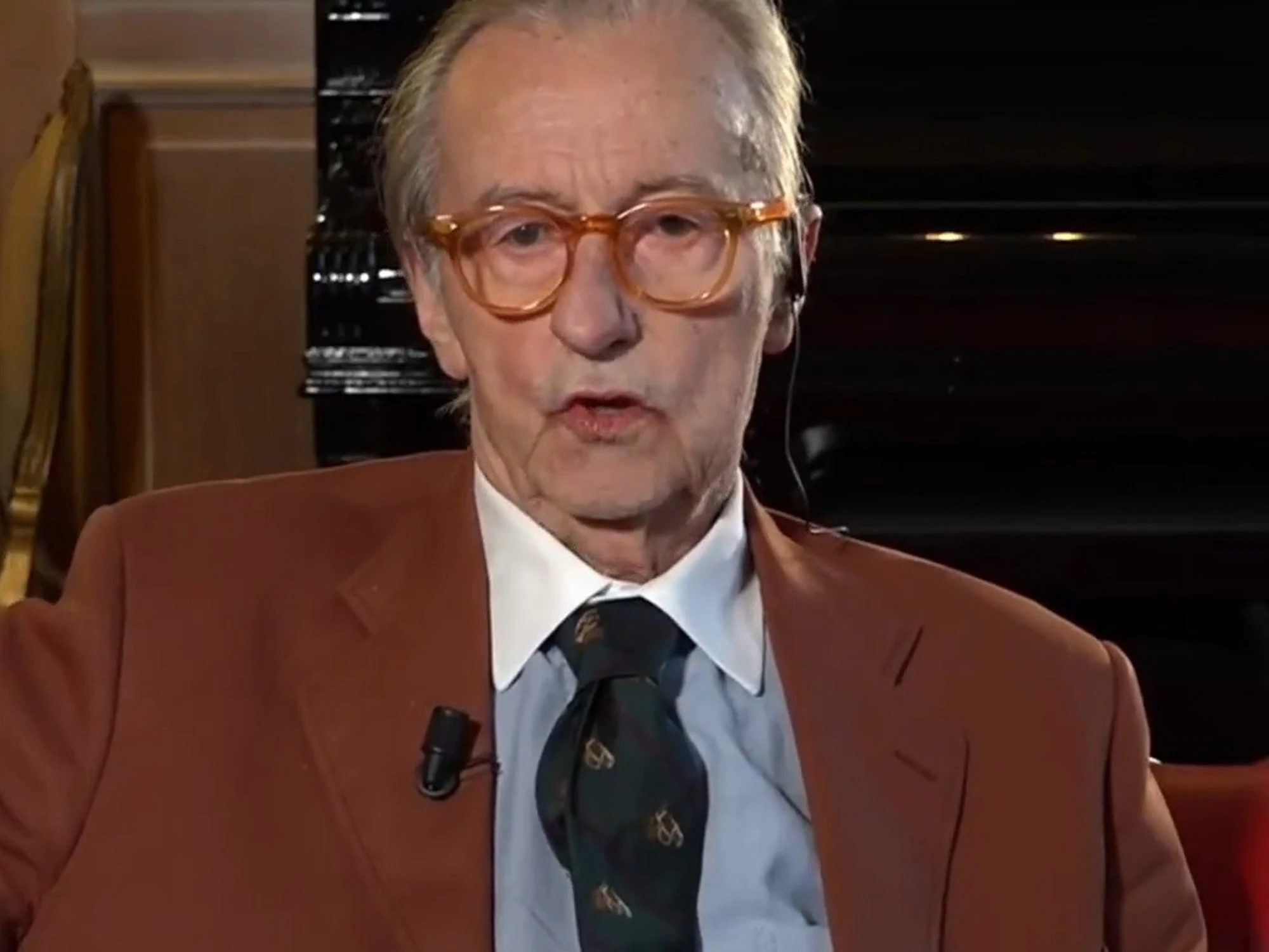 Vittorio Feltri a Fuori dal Coro: "Aggredito in pieno giorno da due balordi. Gli ho sferrato un cazzotto mostruoso"