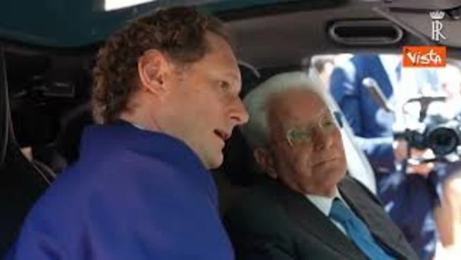 Mattarella sale a bordo della nuova Ferrari Luce al Quirinale