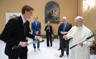 Jannik Sinner da Leone XIV: la sorpresa e le battute