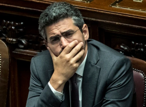 Riccardo Fraccaro senza delega ai Servizi minaccia le dimissioni: "A queste condizioni, mi faccio da parte"