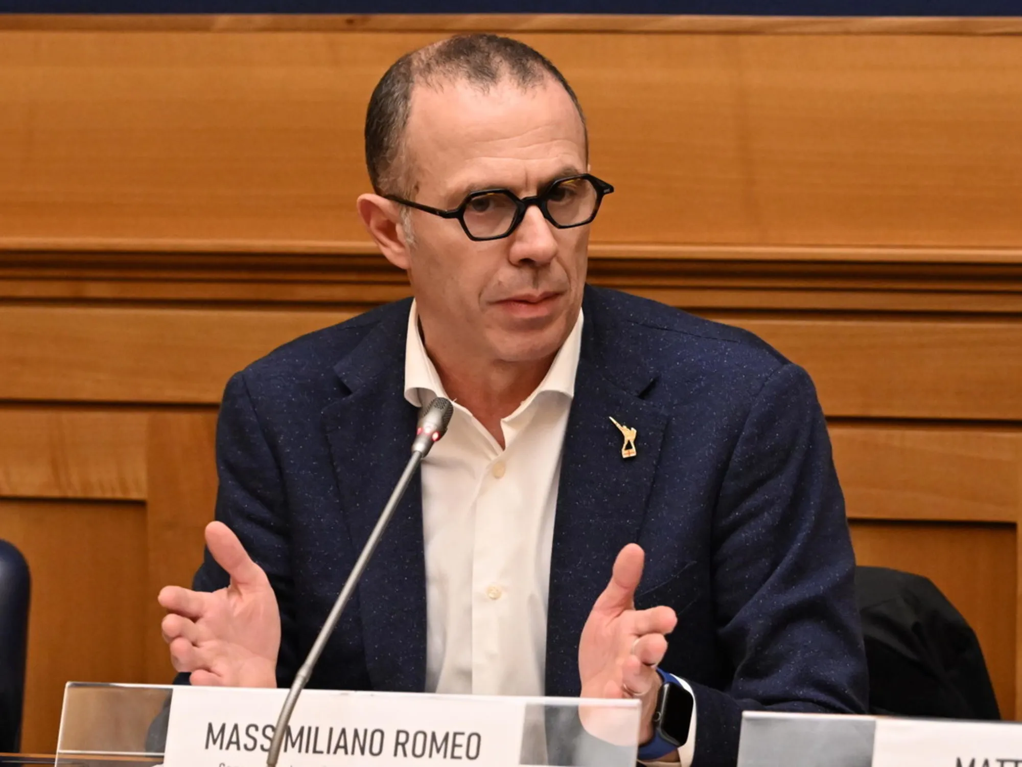 Leggi l'articolo: Il fronte nella Lega è su Romeo. I lombardi: Max non si tocca