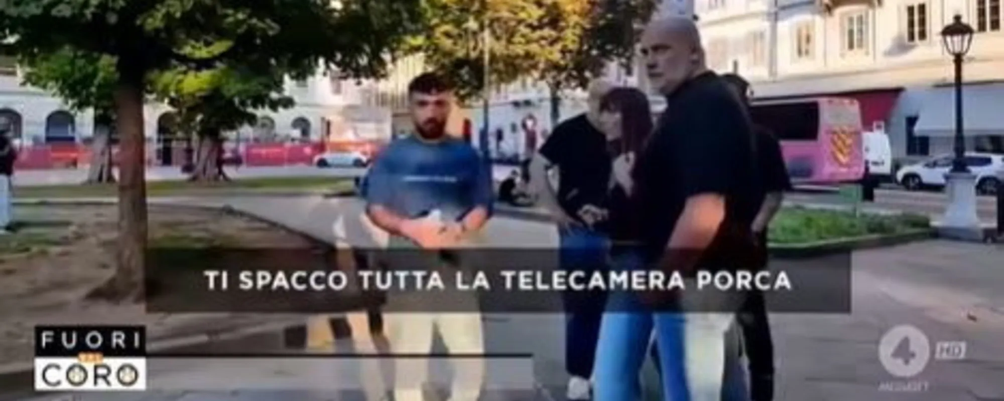 "Ti spacco tutto m***": la furia dell'immigrato in tv