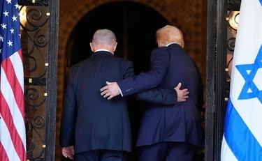 Iran, la giornata di guerra. Netanyahu chiama Trump, "in ogni circostanza": doccia gelata