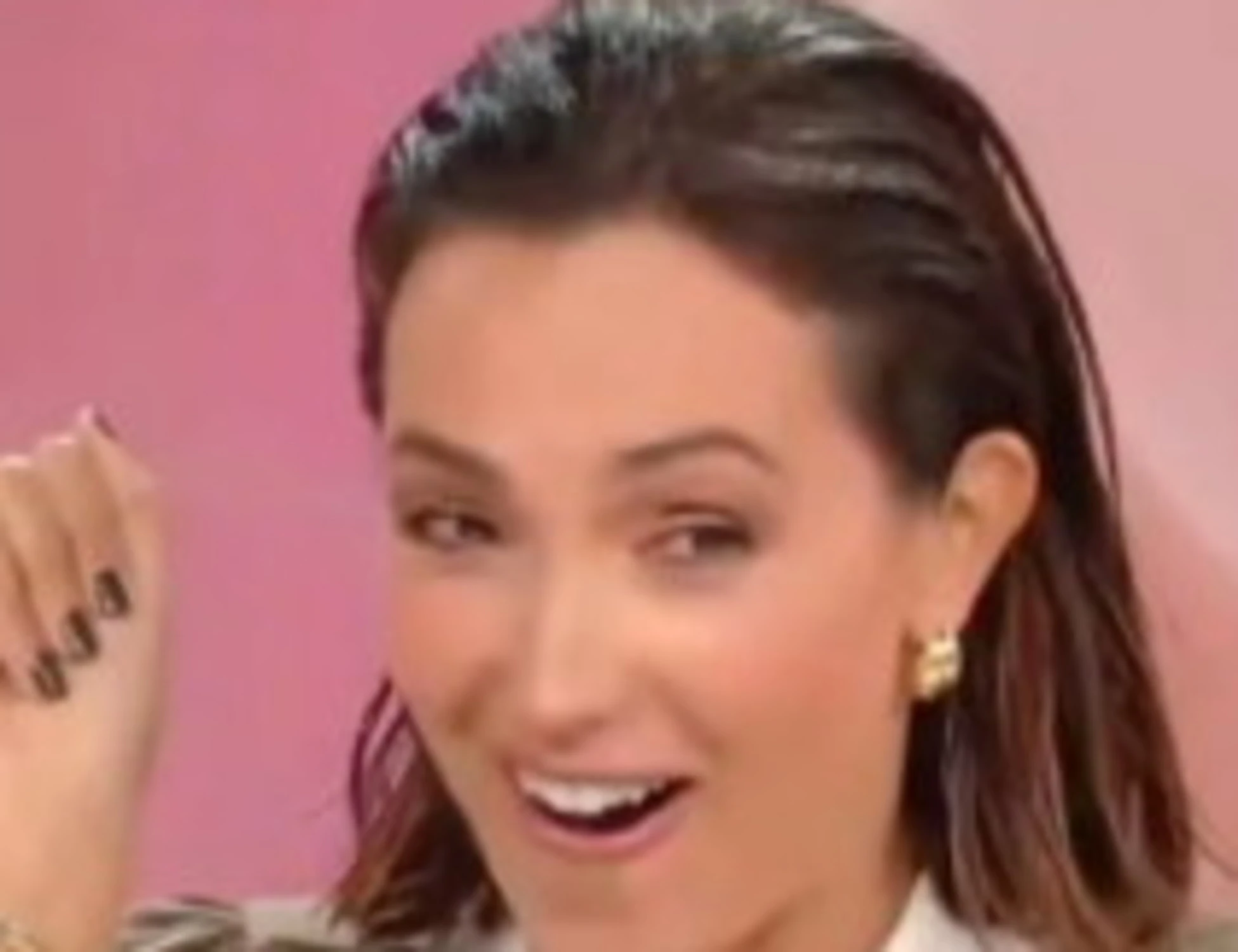 La Volta Buona, Martina Colombari imbarazza la Balivo: cosa spunta sulla camicia