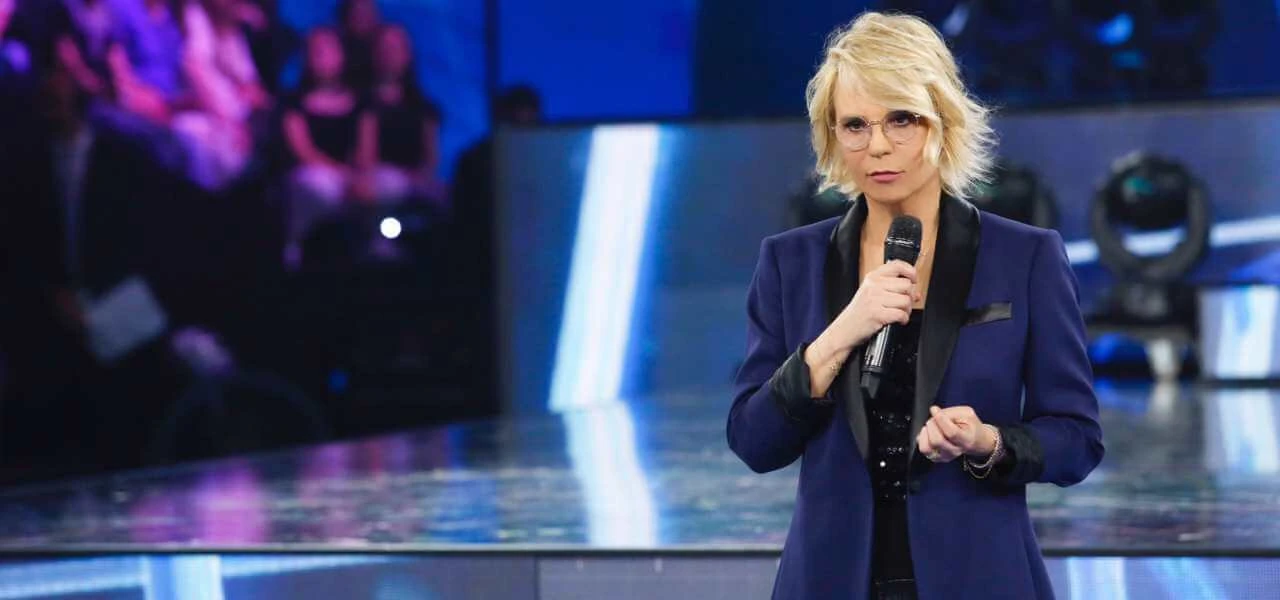 Amici, Maria De Filippi sconcertata: "Non vorrei fare la figura della scema, ma...". Il gelo con una frase