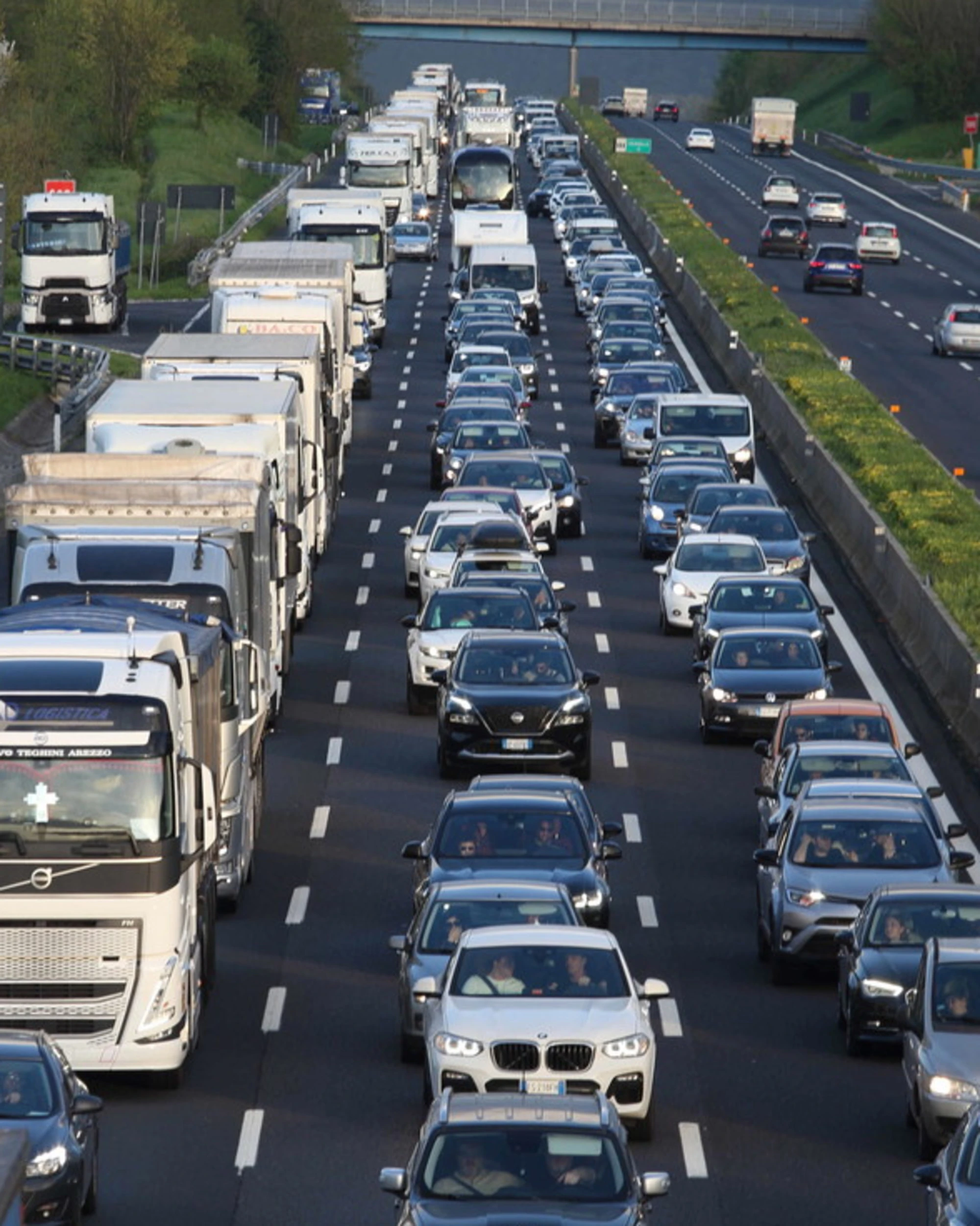 A1, inferno in autostrada alla vigilia di Pasqua: 9 km di coda