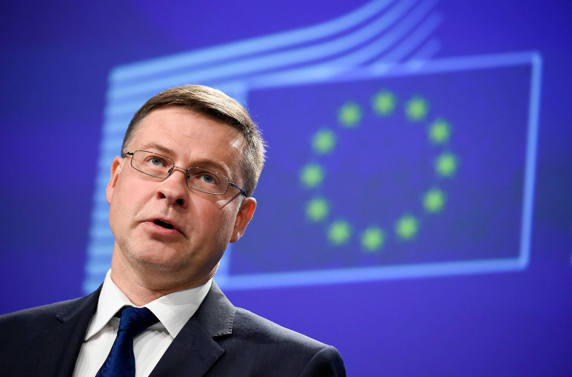 Manovra, Valdis Dombrovskis: "Possibile procedura entro l'anno". Vogliono ammazzare Lega e M5s
