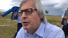 Vittorio Sgarbi durissimo contro Giuseppe Conte: "Uno sc***, impara dagli albanesi". Nel mirino il lockdown