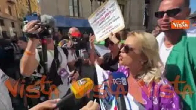 Leggi l'articolo: Pascale al Pride: Pannella e Berlusconi mi hanno insegnato tolleranza