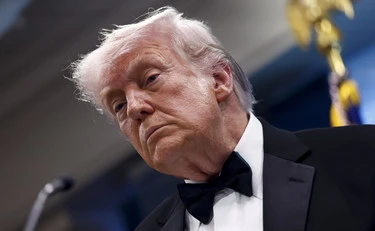 Iran, la giornata. Trump: "Teheran al collasso, ci chiede di riaprire Hormuz". Emirati via dall'Opec dal 1° maggio