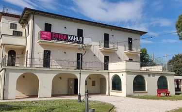 Riccione, Anpi e Pd vogliono cambiare nome a Villa Mussolini: ma 20 anni fa...