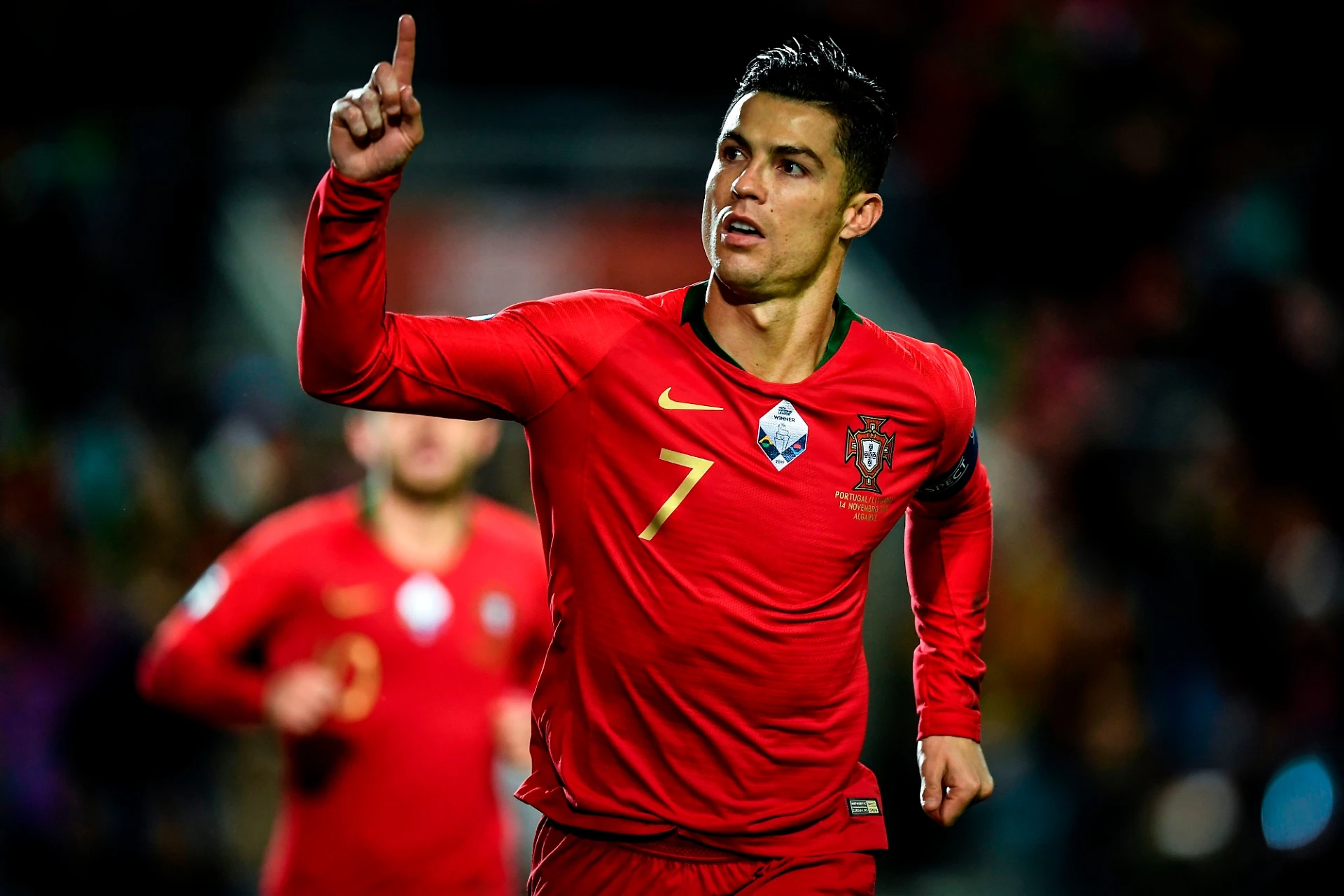 Cristiano Ronaldo, si è rotto qualcosa? Segna tre gol, le sorelle rispondono a Sarri. E la Juve lo "processa"