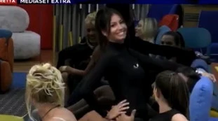 Grande Fratello Vip, Elisabetta Gregoraci a rischio censura: "Mi piace stare sotto", la posizione sessuale con Pierpaolo Pretelli