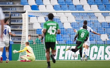 Il Como ko in casa del Sassuolo. Fabregas frena, la Juve ringrazia