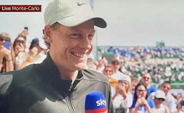 Sinner non riesce a finire l'intervista: "Non riesco a parlare...". Cosa è successo